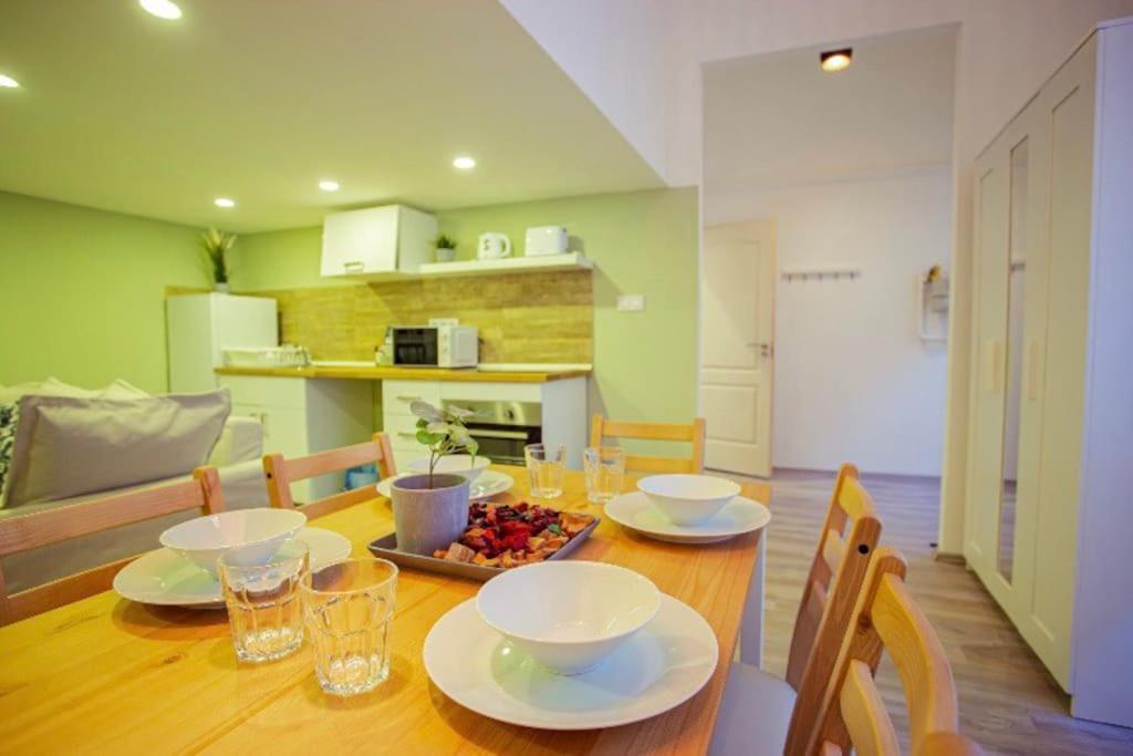 Cosy 2 Bedroom Flat In Akacfa St., Sol — Fotók 3