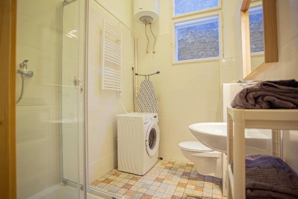 Cosy 2 Bedroom Flat In Akacfa St., Sol — Fotók 2